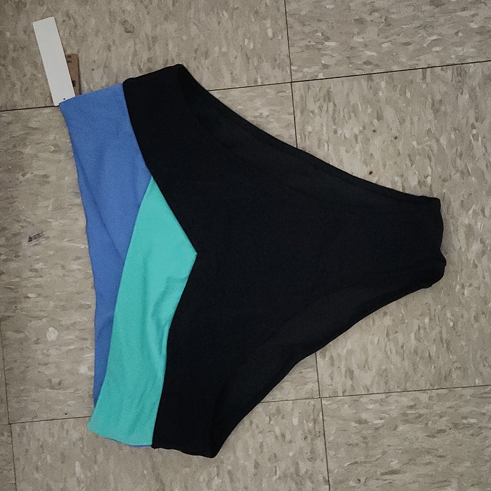VS PINK Bodwrap bikini top with high waisted bikini bottom.Set is the 1 … - Picture 5 of 8